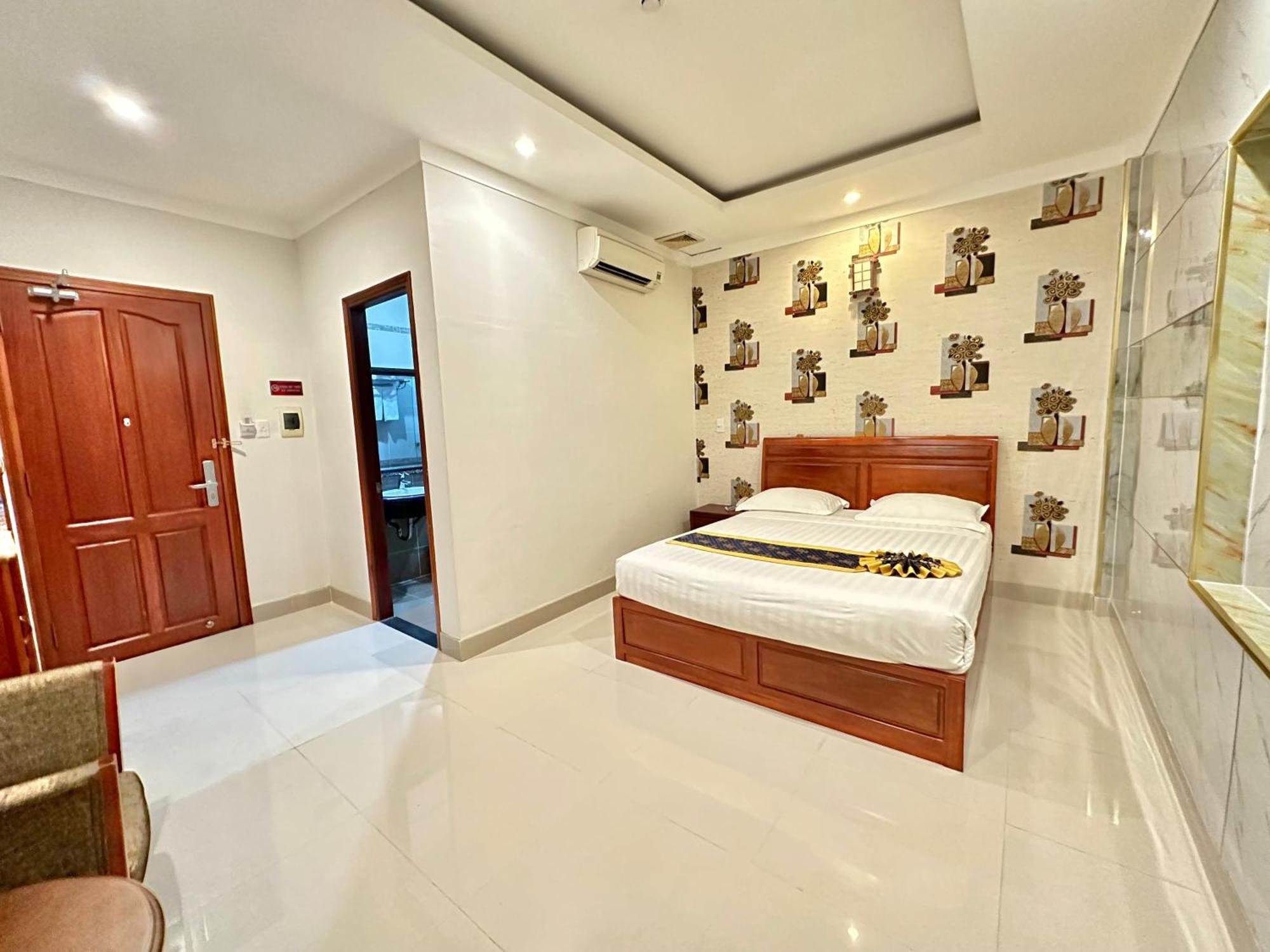 Long Bao Chau Hotel Thu Dau Mot Exterior photo