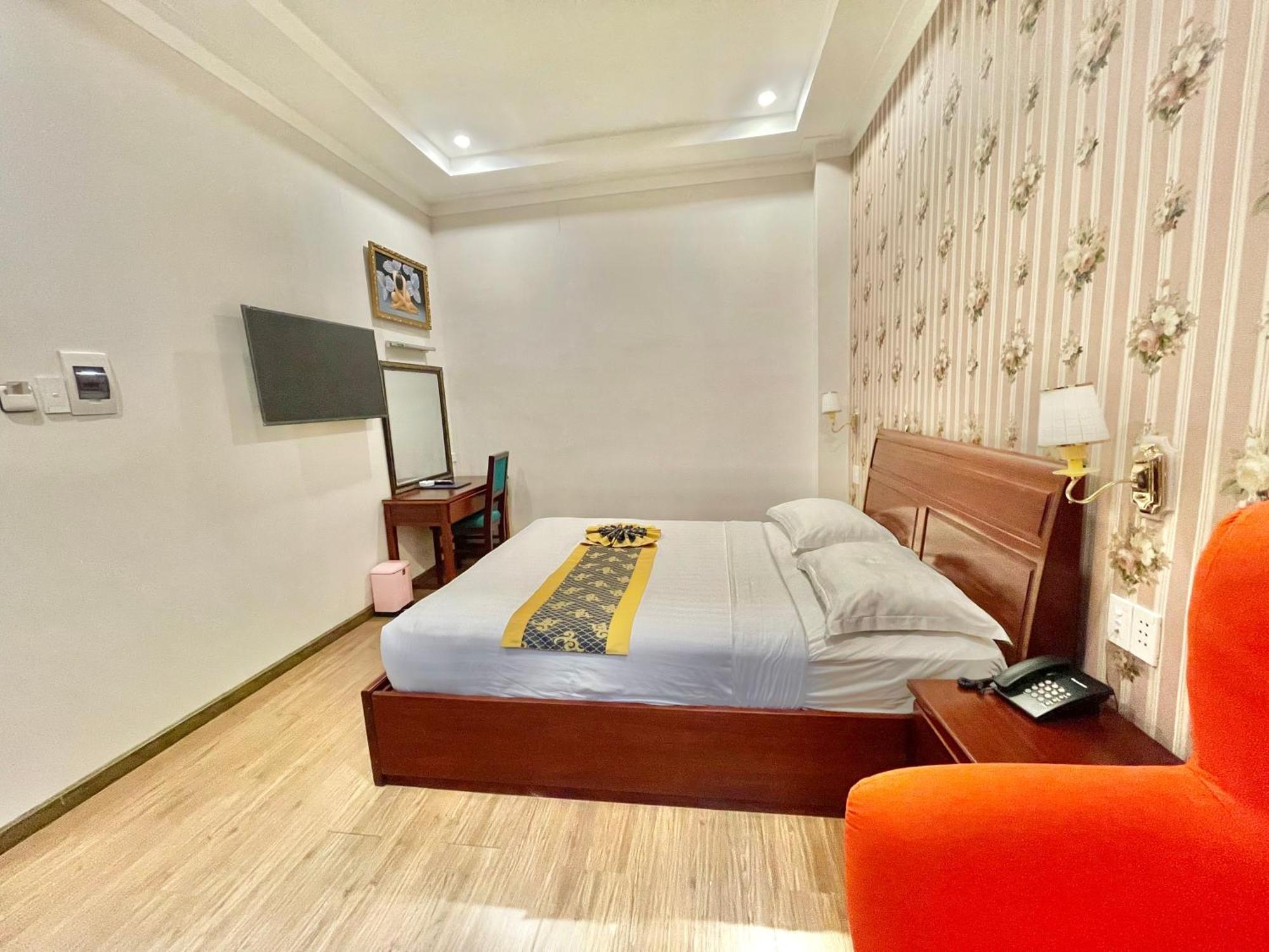 Long Bao Chau Hotel Thu Dau Mot Exterior photo