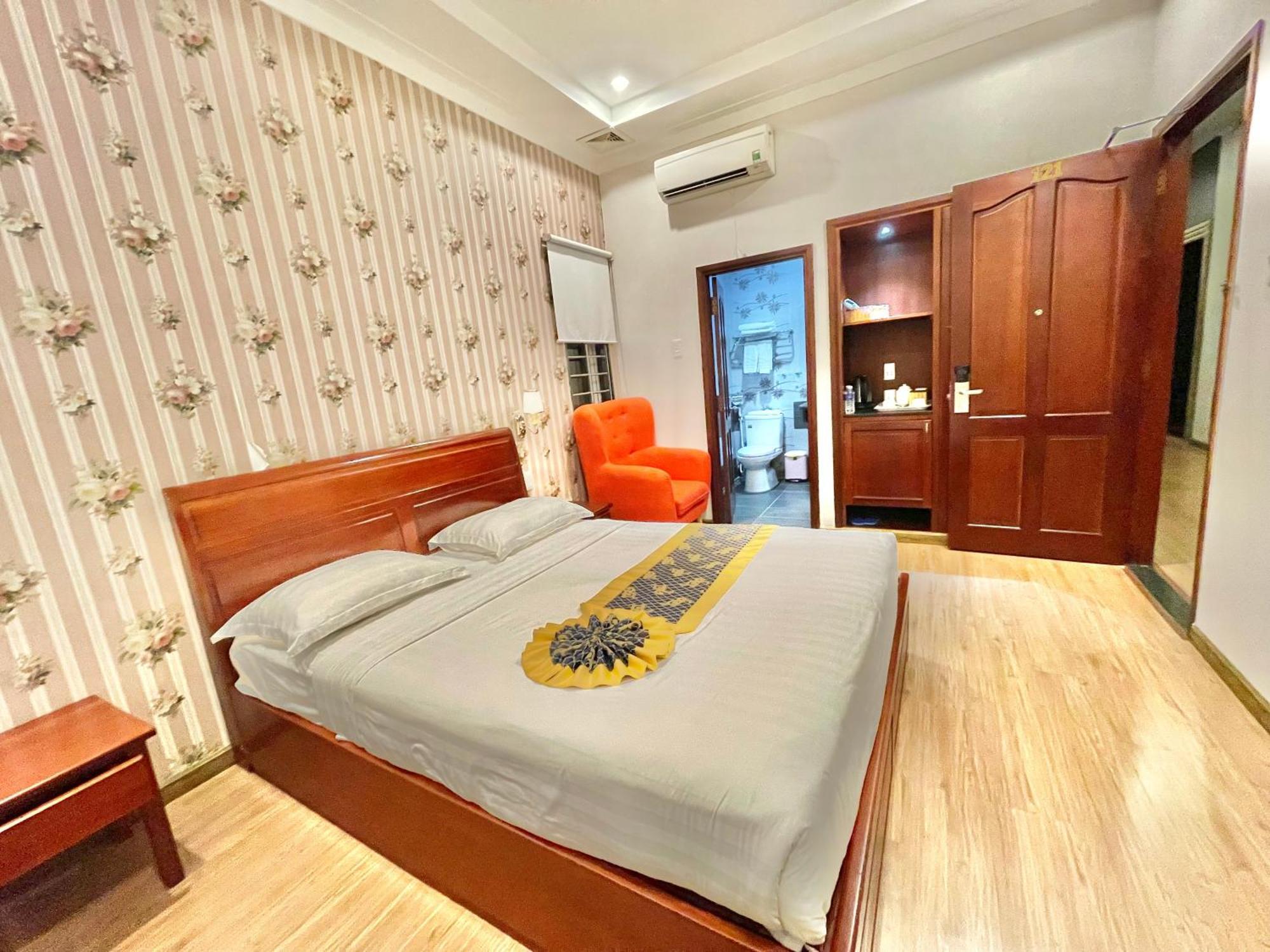 Long Bao Chau Hotel Thu Dau Mot Exterior photo