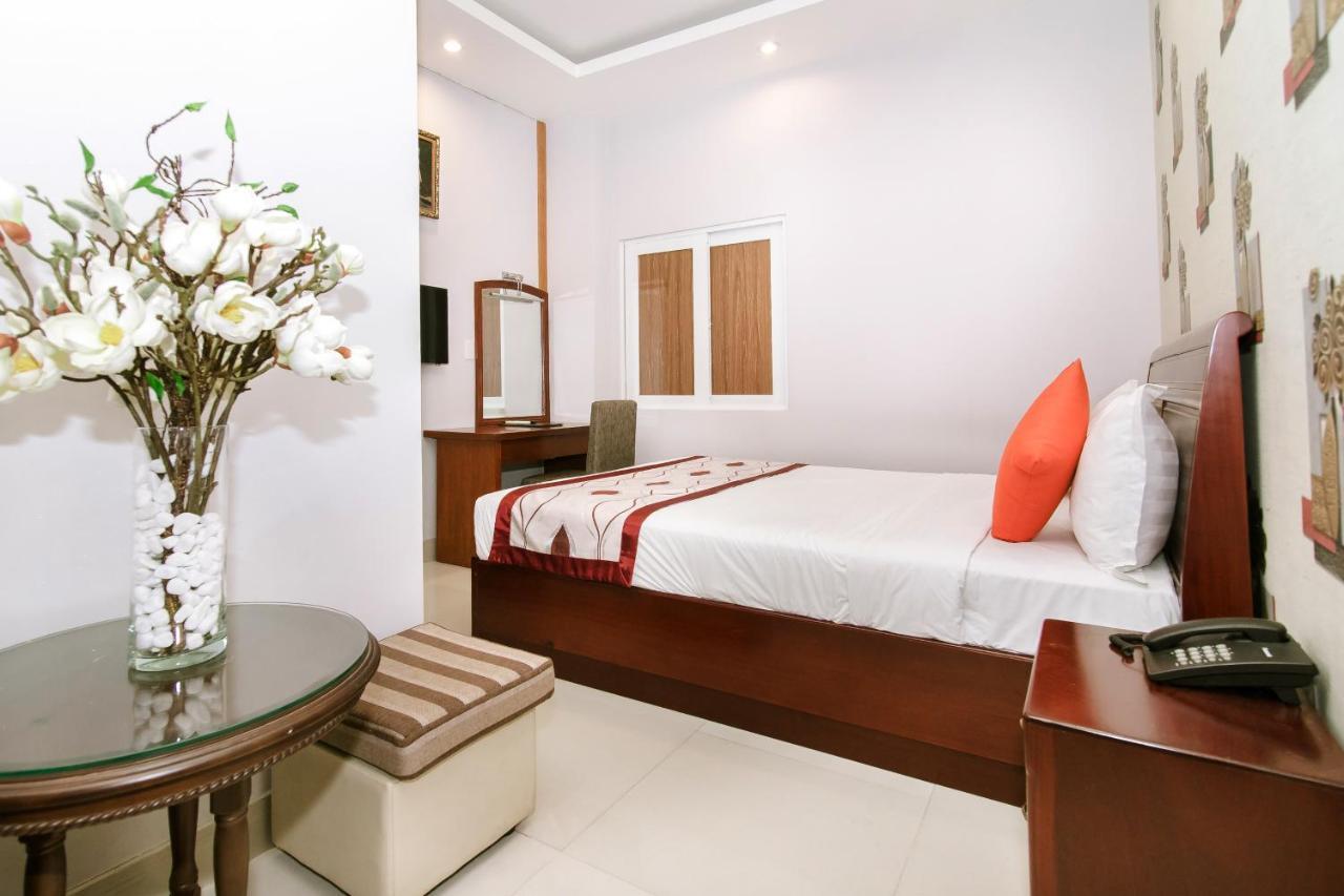 Long Bao Chau Hotel Thu Dau Mot Exterior photo